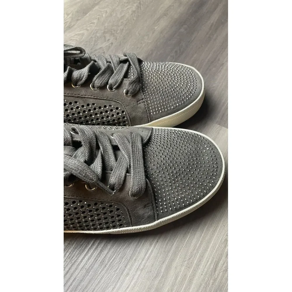 VINCE CAMUTO CHENTA WOMEN SNEAKERS FRENCH GREY COLOR SUEDE Size 8‎